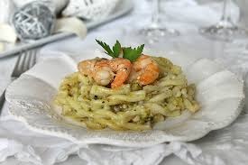 Risultati immagini per foto spaghetti gamberoni e ricotta