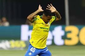Allan, do Palmeiras, é expulso após pisão contra a Chapecoense