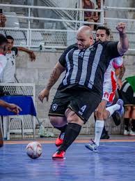 'Vivia no fundo do poço': ele pesou 251 Kg e hoje é artilheiro no Botafogo