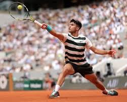 French Open: Swiatek and Sabalenka advance, Paolini out – as it happened