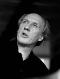 Herman van Veen wurde am 14. März 1945 im holländischen Utrecht geboren. Er studierte Geige, Gesang und Musikpädagogik am Utrechter Konservatorium und gab ... - main