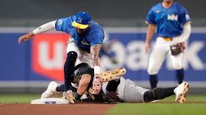 Carlos Correa Suffers Ankle Sprain After Collision