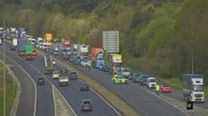 M8 closed due to lorry shedding load as drivers delayed at rush hour