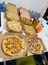 🍕 Tháng mới, pizza mới từ chị Mơ! Nạp đầy năng lượng để làm việc hiệu quả nhé cả nhà! 💪 Chúc mọi người tháng này thật "ngon" và "hăng"! 😄