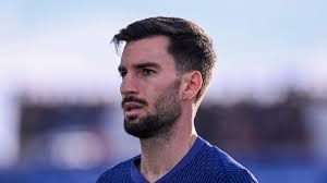 Álex Baena (24 años) futbolista de la Selección Española: "He perdido casi toda mi infancia y adolescencia con tantos viajes fuera de casa. He sufrido tener lejos a mi familia"