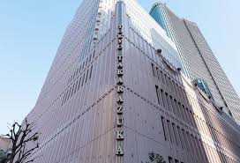 なぜ宝塚歌劇団の公演を貸し切ったのか？ 異例の2000人を招待したにしたんクリニック社長が明かしたその理由