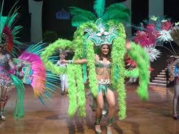 The dancers tarted themselves up in feathers and sequins.에 대한 이미지 검색결과