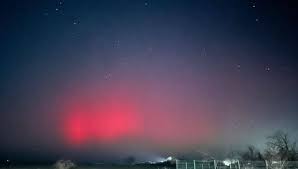 Imagini cu aurora boreală văzută din România. Cea mai puternică furtună solară din ultimii 20 de ani