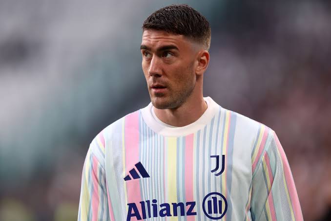 Reports: Dusan Vlahovic set to leave Juventus this summer - Black & White &  Read All Over