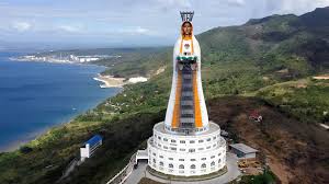 Poucas pessoas sabem, mas a maior estátua da Virgem Maria do mundo tem 98,15 metros, fica nas Filipinas e funciona como uma torre habitável voltada para o mar