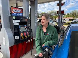 Michigan Gas Prices: Expert Warns of Imminent Hike Amidst Fluctuations