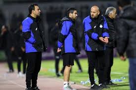 طوفان شبانه مربی استقلال: داوران قهرمانی را به پرسپولیس می‌دهند