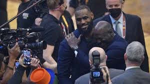 JJ Redick weighs in on LeBron James-Michael Jordan comparison before Bulls game