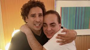 En ‘modo fan’: Memo Ochoa carga y abraza a Cristian Castro al reunirse con el cantante en Las Vegas