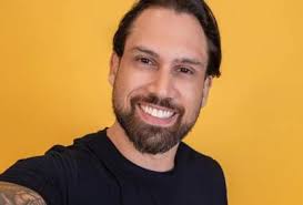 Após rumores, Brigido revela se beijou homens no BBB 26 | VEJA Gente