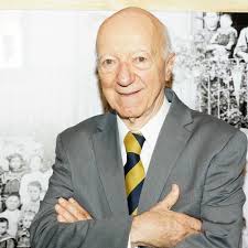 Claudio Carsughi, lendário jornalista esportivo, morre aos 93 anos
