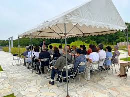 「古墳のお墓」を代表 竹田恒泰が解説 高松ほたるローズガーデン古墳墓、現地説明会に約100名の超満員【株式会社前方後円墳】