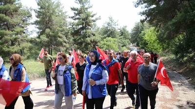 Gençler, ellerindeki Türk bayraklarıyla Ali Dağı'na yürüdü İhlas Haber Ajansı