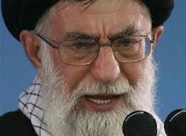 El 27 de julio, justo antes de las oraciones del viernes, el líder supremo iraní ayatolá Ali Jamenei, llamó a los mejores jefes militares iraníes por lo que ... - ayatollah