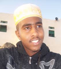 (1) Laba nin oo saxib ahaa ayaa waxay kala maqnaayeen in mu Mohamed Abdulahi Boqore ddo ah. Kadib waxay iskaga hor yimadeen meel wado ah. - imgp3141