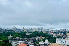 Salvador terá fim de semana com muitas nuvens e possibilidade de chuvas isoladas; confira a previsão do tempo