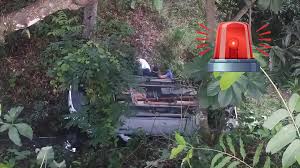 Fatal volcadura en la carretera Coatepec-Tlaltetela deja un muerto y un lesionado