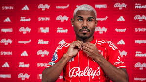 Nottingham Forest pede € 10 milhões para vender Cuiabano; Rio Ave e Olympiacos surgem como possíveis destinos por empréstimo