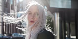 Gray Hair Before 30? A Dermatologist Explains the Primary Causes (and If It’s Reversible)