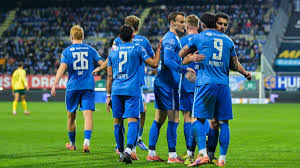 🔴 AZ komt toch weer op gelijke hoogte • FC Volendam krijgt penalty om de oren