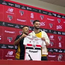 Domingos cita 'dúvidas', mas diz que 'Rafinha convenceu' a ir ao São Paulo