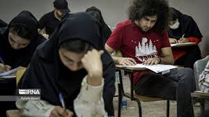 جمعی از دانشجویان تکمیلی دانشگاه آزاد چهارمحال و بختیاری خواهان تغییر شیوه امتحانات شدند