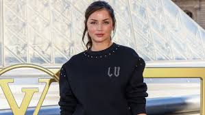 Ana de Armas Carries Loud Luxury Trend Into 2026 With Two Louis Vuitton Bags