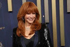 Reba McEntire reunites with onscreen 