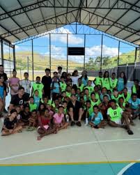 Arrascaeta visita projeto social e conhece ações do Instituto Avanutri, em Três Rios (RJ)