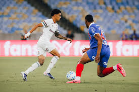 Riquelme deixa comentário em publicação do Fluminense sobre demissão de Zubeldía