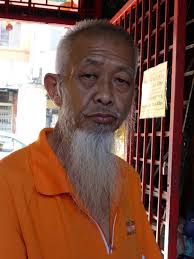 Badass beard at Sin Sze Si Ya Temple - 2014-01-05-21.01.30-768x1024