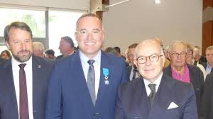 Dans les Côtes-d’Armor, ce maire a été fait chevalier de l’ordre national du Mérite par Bernard Cazeneuve