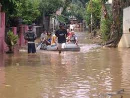 Hasil gambar untuk gambar bencana alam banjir dan longsor