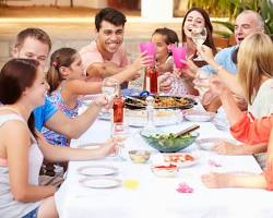 Large Family Enjoyingの画像