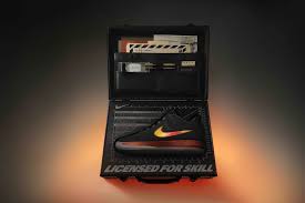 Devin Booker Lança Tênis 'Book 2' da Nike: Design Inovador Revelado!