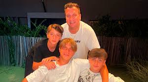 Maxi López: Tarde de cine con sus hijos tras cruce con Wanda en TV - Imagen principal del artículo