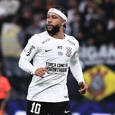 Memphis adia volta enquanto negocia detalhes para renovar com o Corinthians