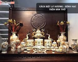 Hình ảnh về Lư hương trên bàn thờ