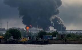 Ucrania intensifica ataques contra estructura energética de Rusia: bombardea 10 buques cisterna en el mar de Azov
