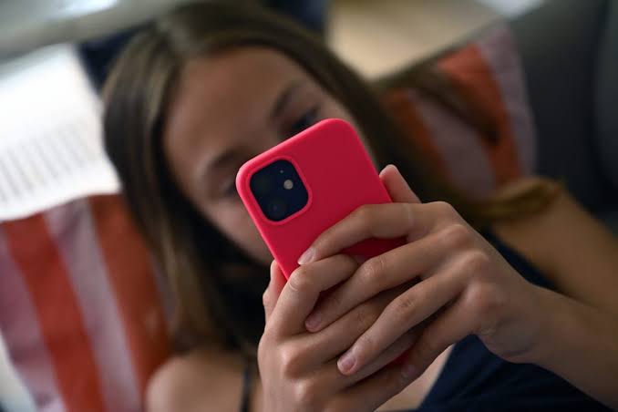 EU Commission plans social media age restrictions for minors — von der Leyen warns of 'predatory algorithms' and pledges 13+ limit