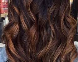 Image de Balayage hair with colorful highlights