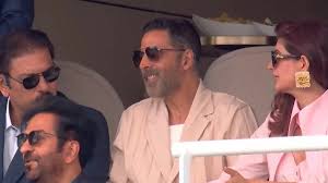 Akshay Kumar Cheers For Team India At Lords During IND Vs ENG 3rd Test Day 5, Photos With Twinkle Khanna &