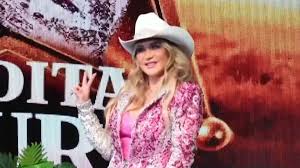 ¿Alicia Villarreal y su novio responden si podrían llegar al altar?