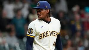 Brewers' Uribe gets win while appealing one-game suspension