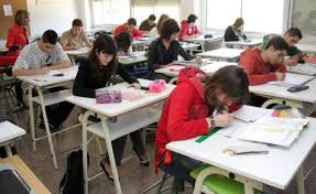 Resultado de imagen de fotos de niños yendo al instituto